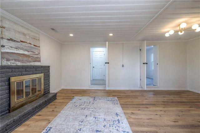 107 S Claremont Avenue, Independence, MO 64054