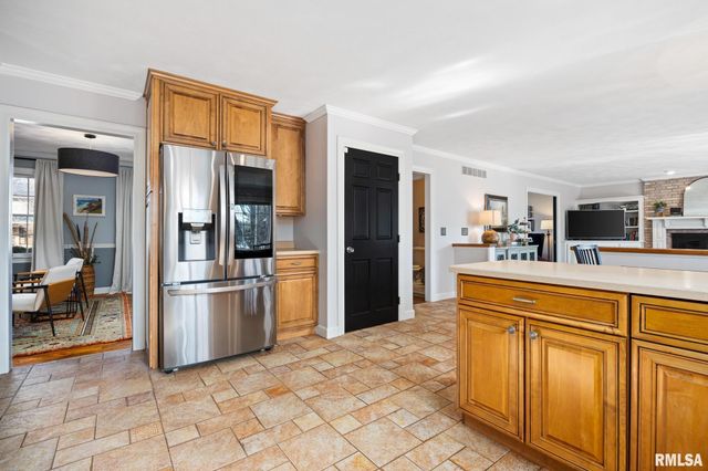 313 E WHITE OAK Court, East Peoria, IL 61611