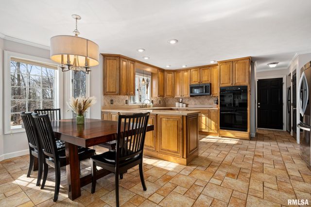 313 E WHITE OAK Court, East Peoria, IL 61611