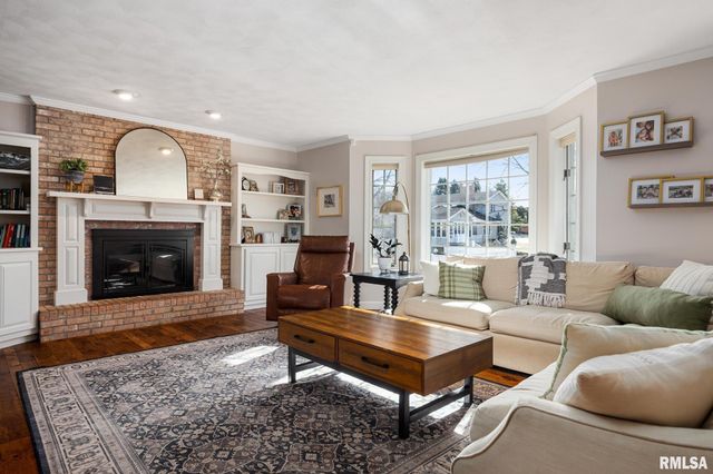 313 E WHITE OAK Court, East Peoria, IL 61611