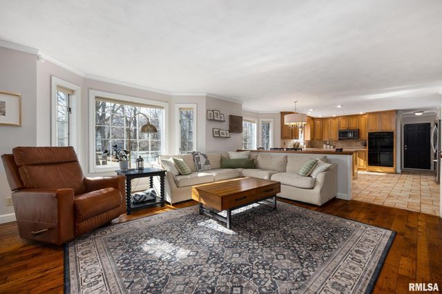 313 E WHITE OAK Court, East Peoria, IL 61611