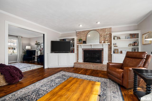 313 E WHITE OAK Court, East Peoria, IL 61611