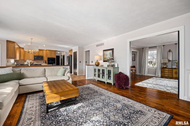 313 E WHITE OAK Court, East Peoria, IL 61611