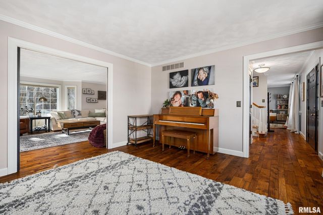 313 E WHITE OAK Court, East Peoria, IL 61611