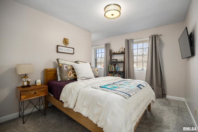 313 E WHITE OAK Court, East Peoria, IL 61611