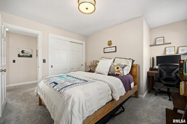 313 E WHITE OAK Court, East Peoria, IL 61611