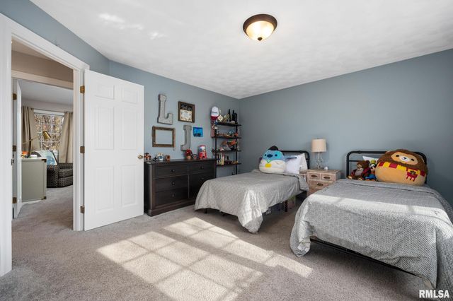 313 E WHITE OAK Court, East Peoria, IL 61611