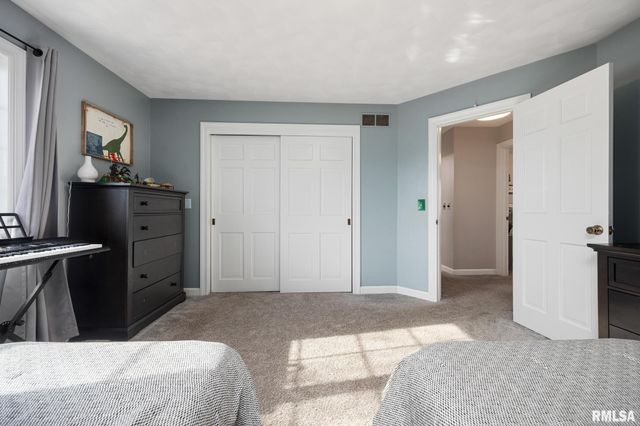 313 E WHITE OAK Court, East Peoria, IL 61611