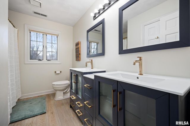 313 E WHITE OAK Court, East Peoria, IL 61611