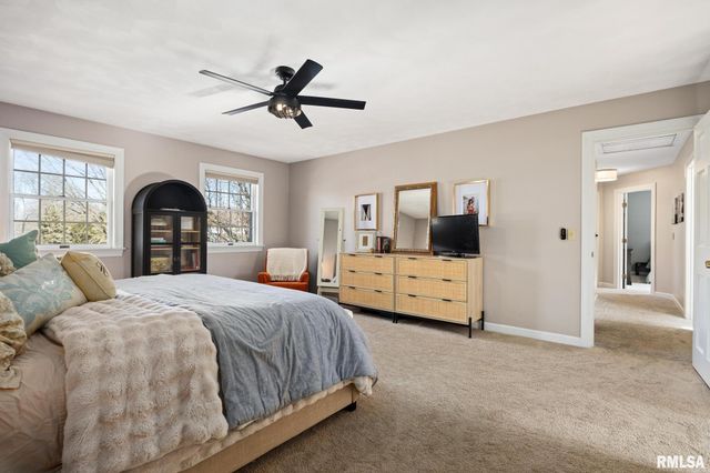 313 E WHITE OAK Court, East Peoria, IL 61611