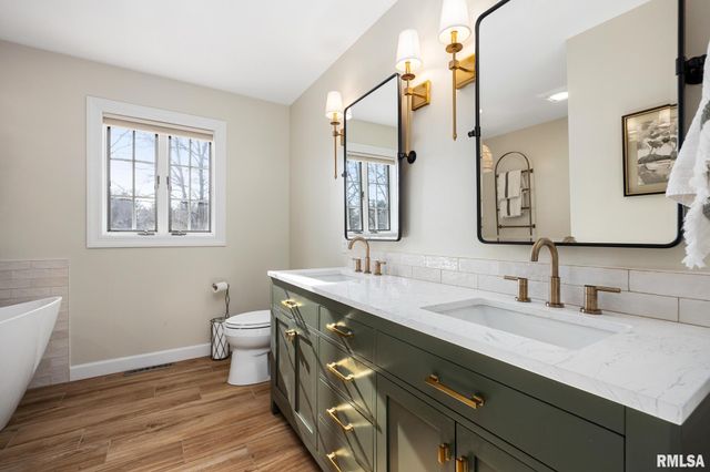 313 E WHITE OAK Court, East Peoria, IL 61611