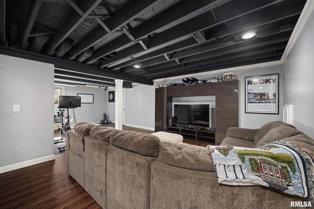 313 E WHITE OAK Court, East Peoria, IL 61611