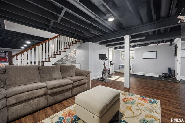 313 E WHITE OAK Court, East Peoria, IL 61611