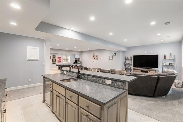 25205 W 97th Terrace, Lenexa, KS 66227