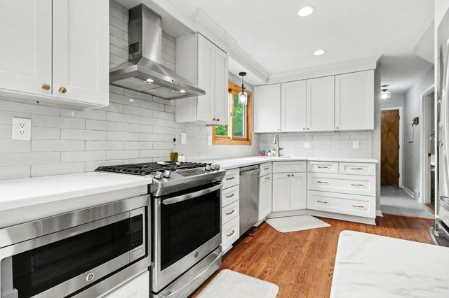 1221 Wines Drive, Ann Arbor, MI 48103