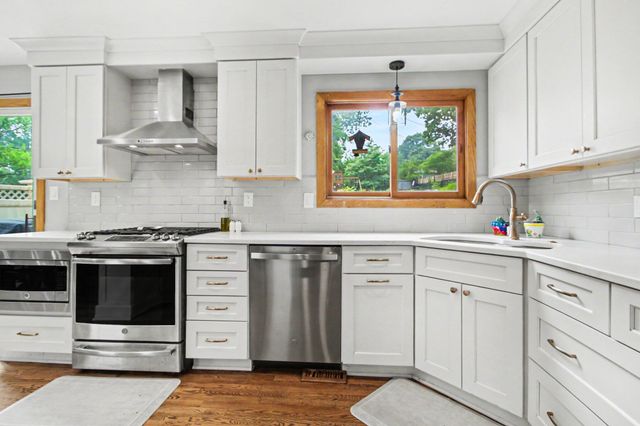 1221 Wines Drive, Ann Arbor, MI 48103