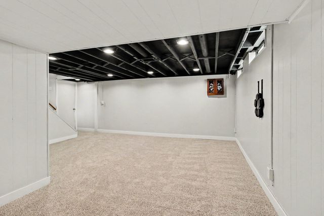 1221 Wines Drive, Ann Arbor, MI 48103