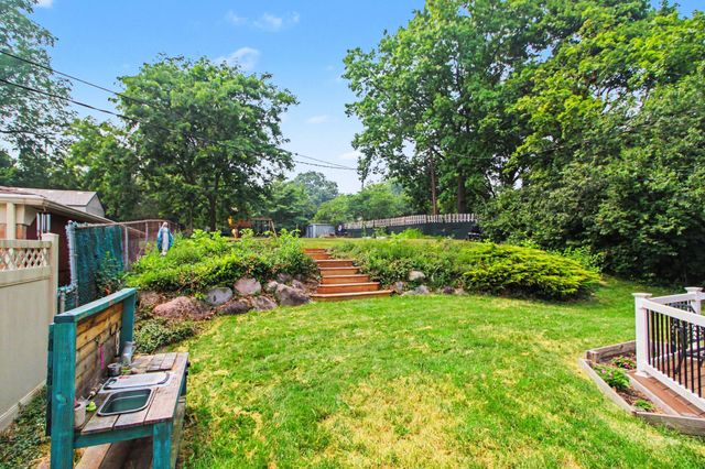 1221 Wines Drive, Ann Arbor, MI 48103