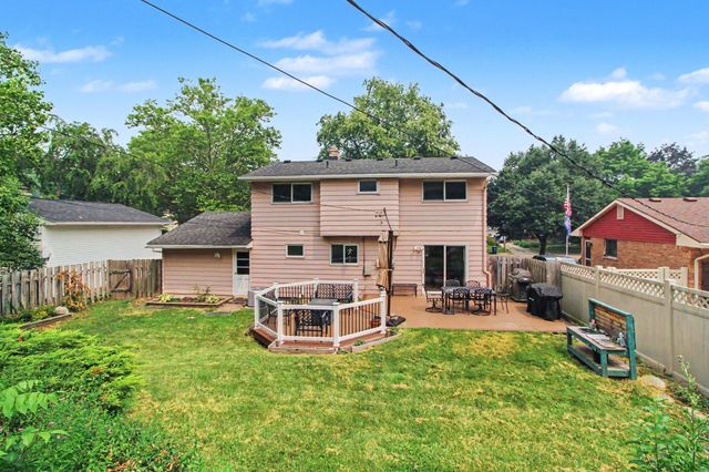 1221 Wines Drive, Ann Arbor, MI 48103