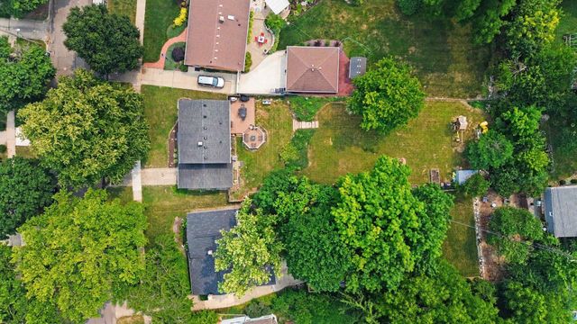 1221 Wines Drive, Ann Arbor, MI 48103