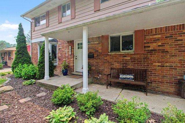 1221 Wines Drive, Ann Arbor, MI 48103