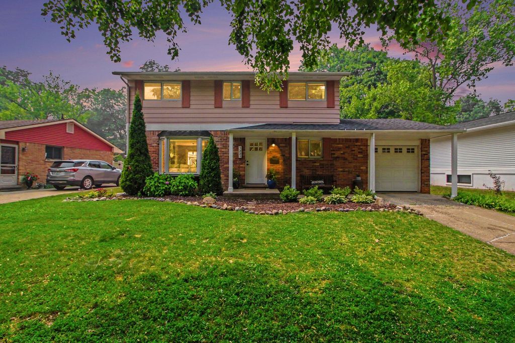 1221 Wines Drive, Ann Arbor, MI 48103