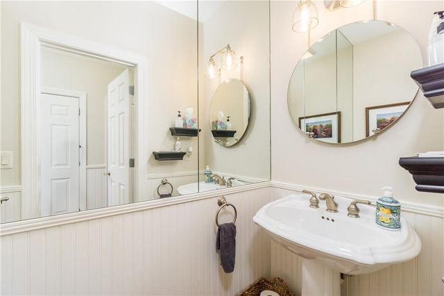 2819 Point Overlook, Gainesville, GA 30501