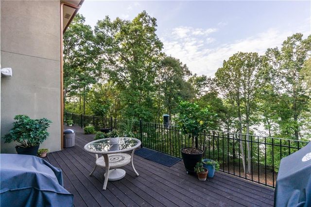 2819 Point Overlook, Gainesville, GA 30501