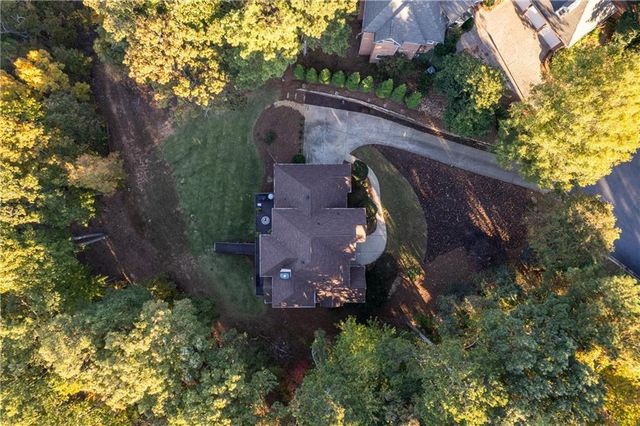 2819 Point Overlook, Gainesville, GA 30501