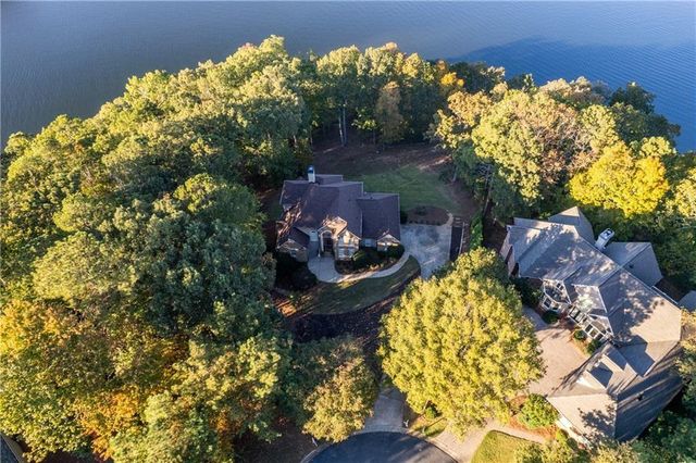 2819 Point Overlook, Gainesville, GA 30501