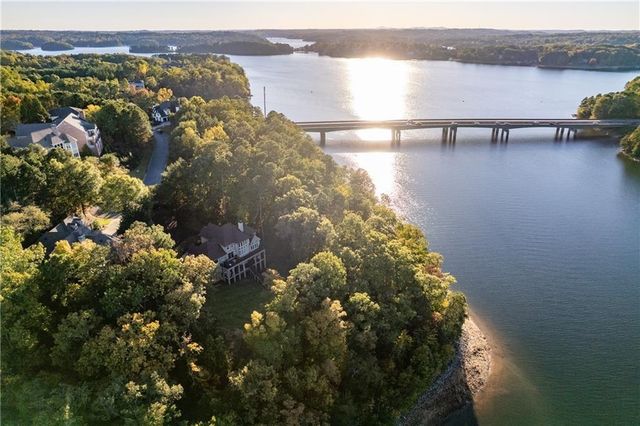 2819 Point Overlook, Gainesville, GA 30501