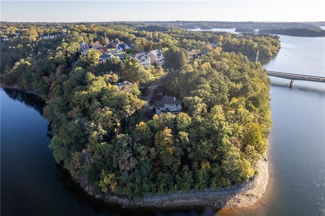 2819 Point Overlook, Gainesville, GA 30501