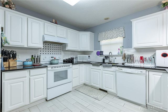 5685 Cottonwood Court, Dayton, OH 45424