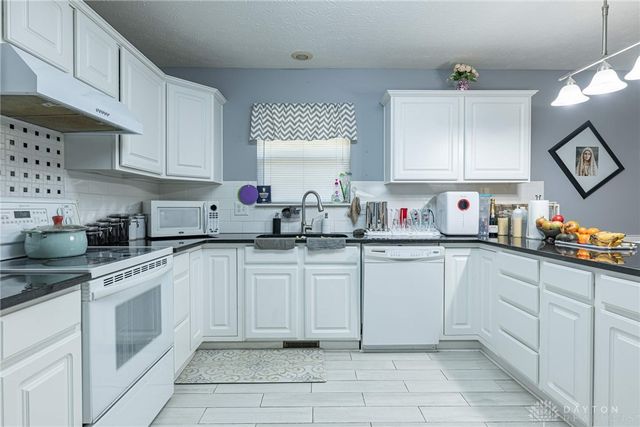 5685 Cottonwood Court, Dayton, OH 45424