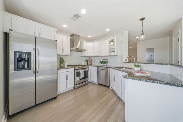 120 Wyllis Ave 401, Everett, MA 02149