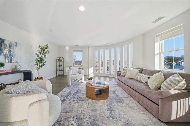 120 Wyllis Ave 401, Everett, MA 02149