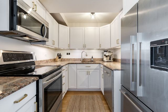 2909 N Sheridan Road 1104, Chicago, IL 60657