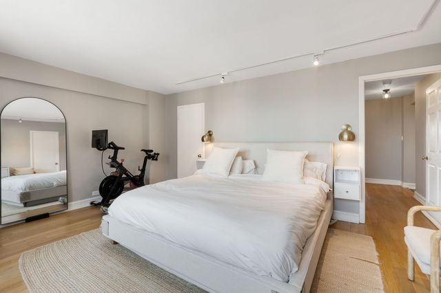 2909 N Sheridan Road 1104, Chicago, IL 60657