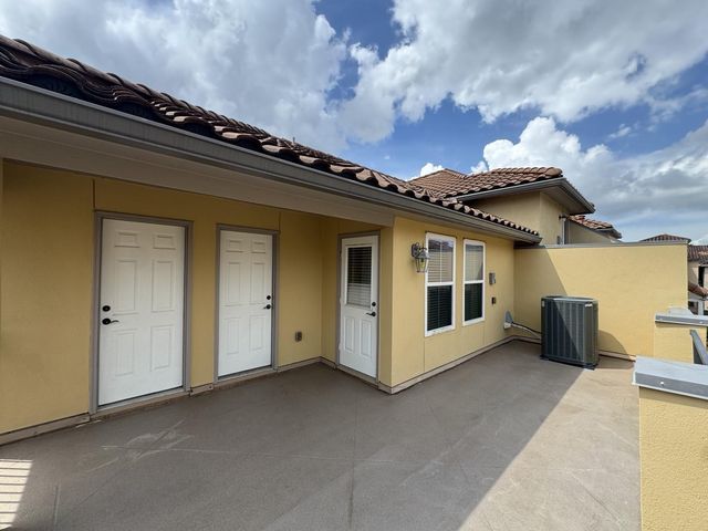 22 W Oaks Drive, Pasadena, TX 77058