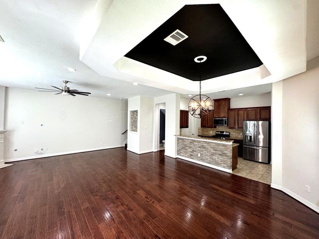 22 W Oaks Drive, Pasadena, TX 77058