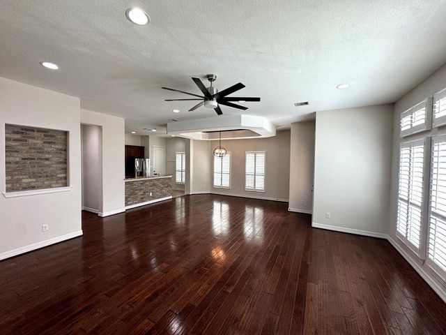 22 W Oaks Drive, Pasadena, TX 77058