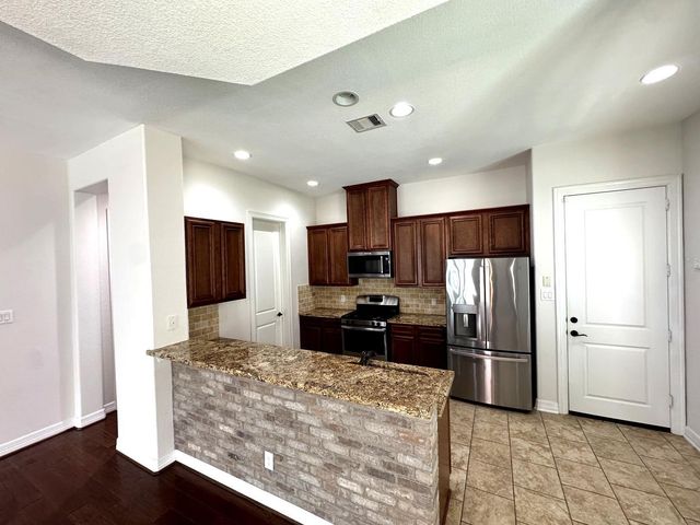 22 W Oaks Drive, Pasadena, TX 77058