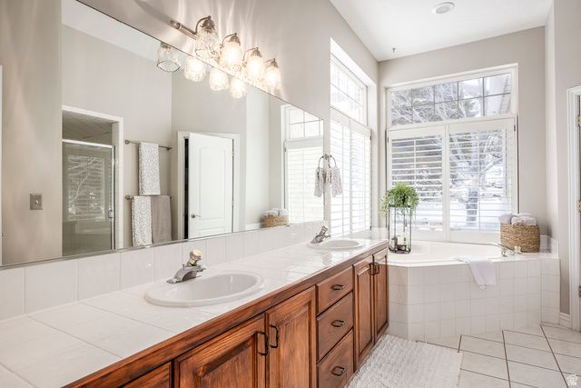 2403 E BEAR HILLS CIR, Draper, UT 84020