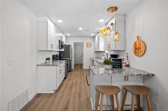 708 NW J Street, Bentonville, AR 72712