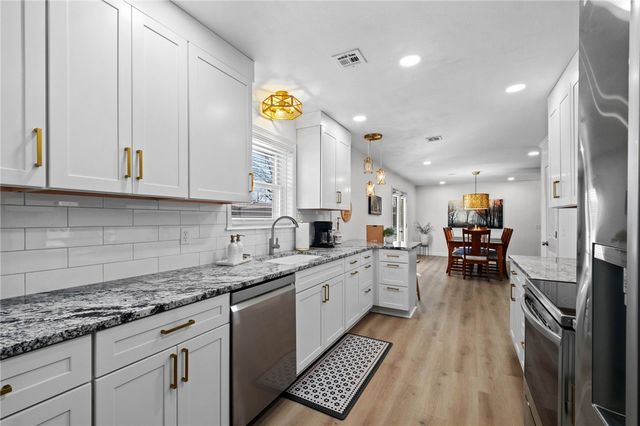 708 NW J Street, Bentonville, AR 72712