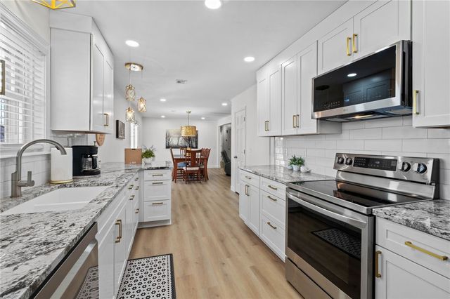 708 NW J Street, Bentonville, AR 72712