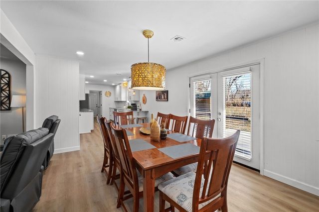 708 NW J Street, Bentonville, AR 72712