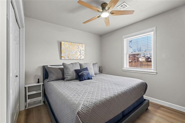 708 NW J Street, Bentonville, AR 72712