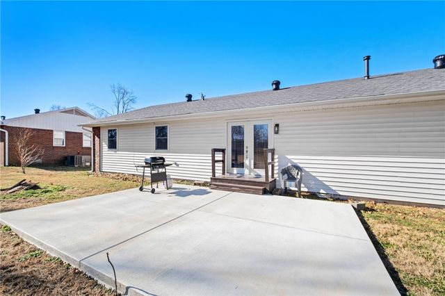 708 NW J Street, Bentonville, AR 72712