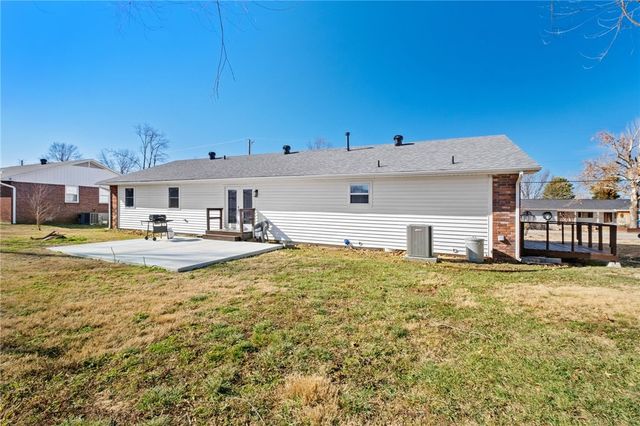 708 NW J Street, Bentonville, AR 72712